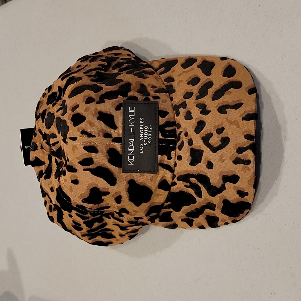 NWT Kendall & Kylie leopard hat